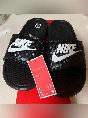 Nike Benassi Black and White Slide Sandals Size 8 NWT